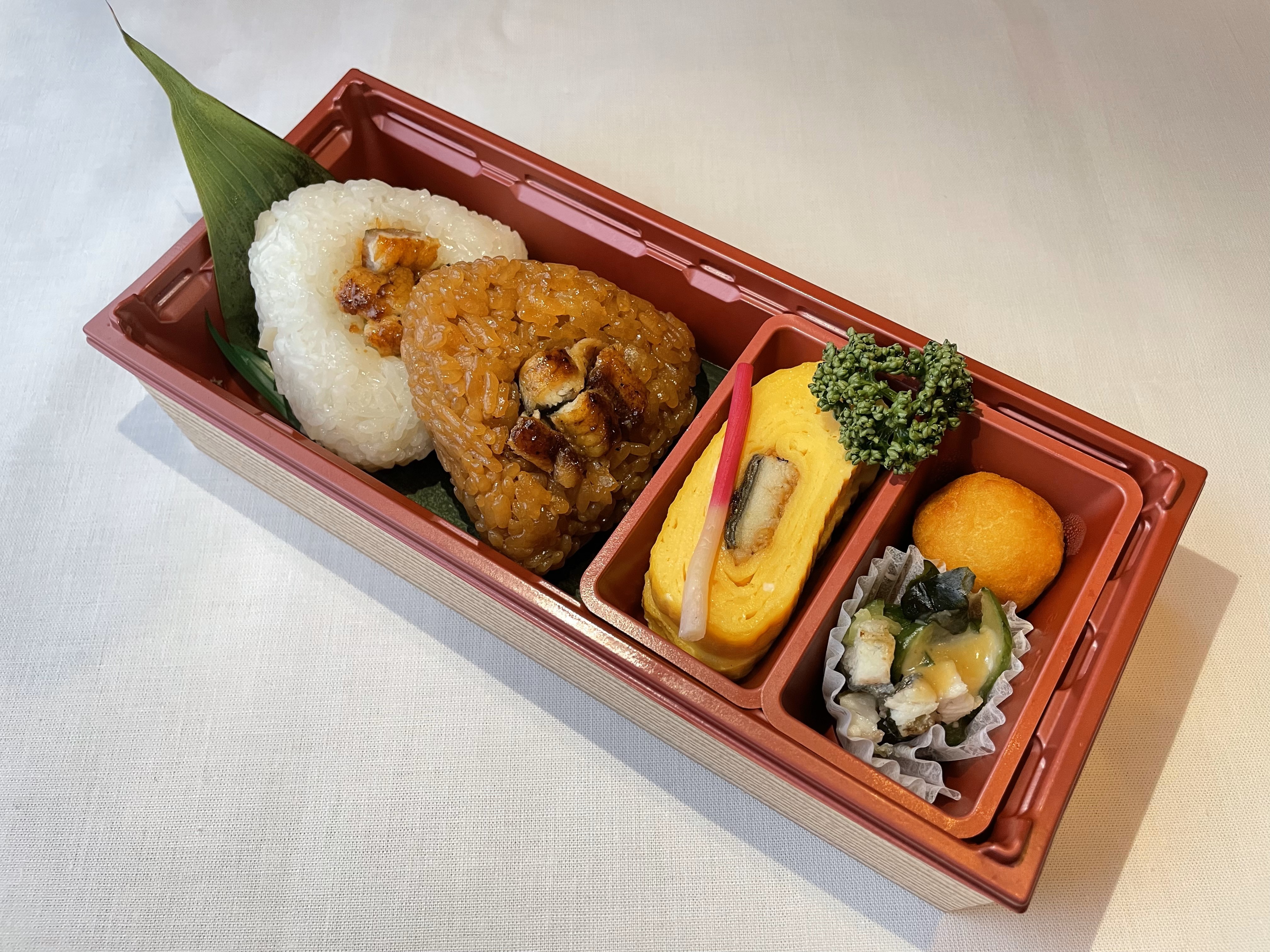 うなぎ尽くしうなぎおにぎり弁当　1,800円(税込)